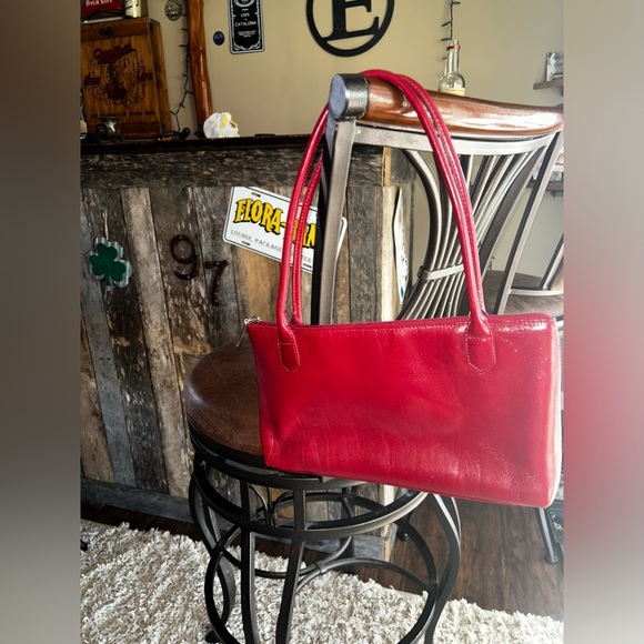 Red shoulder HOBO purse - Picture 2 of 4